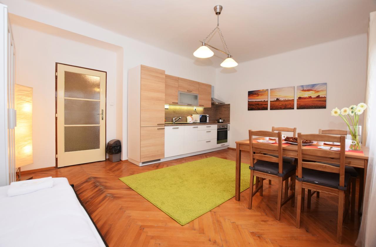 Cisarka Apartments Прага Екстериор снимка